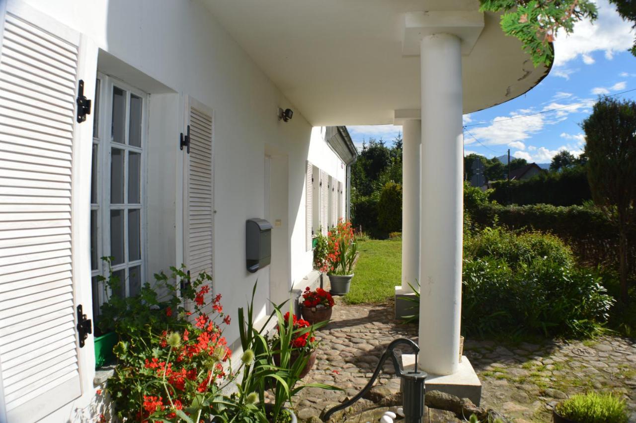 Villa Bialy Dwor Kostrzyca Exterior foto